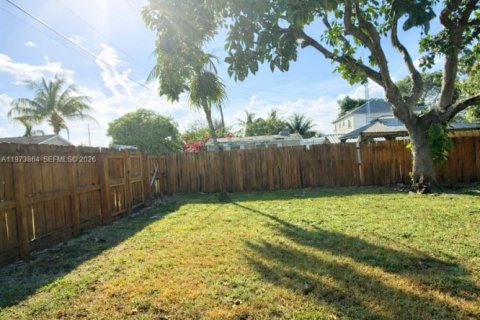 Купить виллу или дом в Холливуд, Флорида 2 спальни, 72.74м2, № 2041363 - фото 16