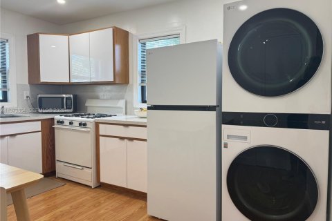 Купить виллу или дом в Холливуд, Флорида 2 спальни, 72.74м2, № 2041363 - фото 8