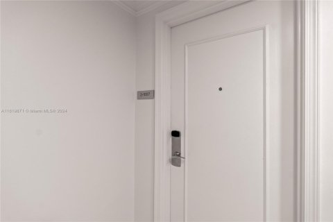 Condo in Miami Beach, Florida  № 1710471 - photo 24