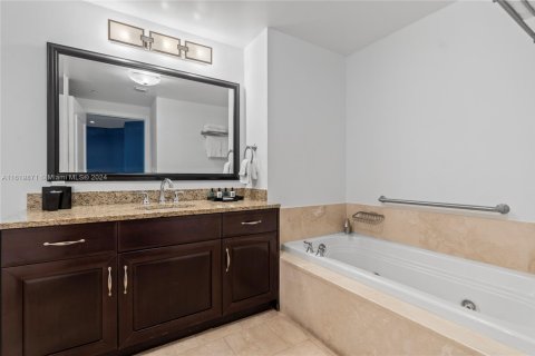 Condo in Miami Beach, Florida  № 1710471 - photo 18