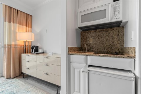 Condo in Miami Beach, Florida  № 1710471 - photo 11