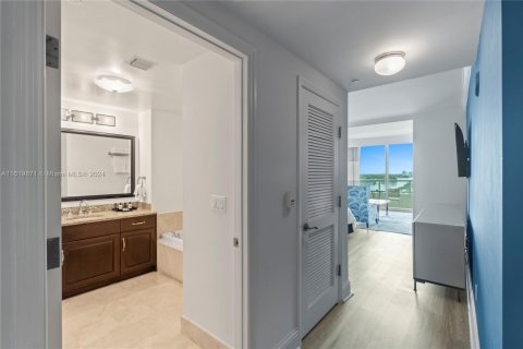 Condo in Miami Beach, Florida  № 1710471 - photo 17