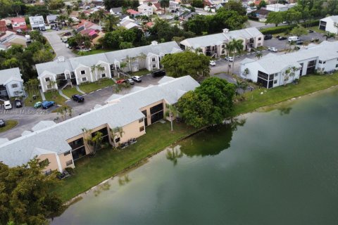 Снять в аренду кондоминиум в Хомстед, Флорида 3 спальни, 111.02м2, № 1968602 - фото 24