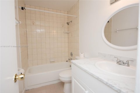 Снять в аренду кондоминиум в Хомстед, Флорида 3 спальни, 111.02м2, № 1968602 - фото 12