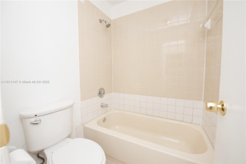 Снять в аренду кондоминиум в Хомстед, Флорида 3 спальни, 111.02м2, № 1968602 - фото 8