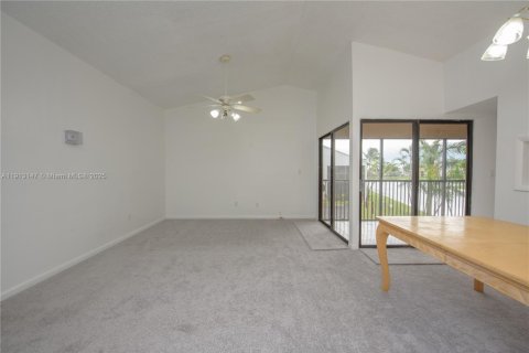 Снять в аренду кондоминиум в Хомстед, Флорида 3 спальни, 111.02м2, № 1968602 - фото 2