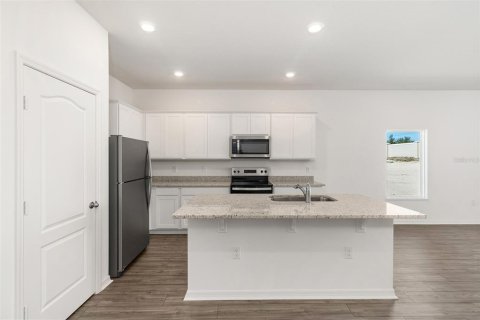 House in Winter Haven, Florida 4 bedrooms, 173.08 sq.m. № 1587692 - photo 4