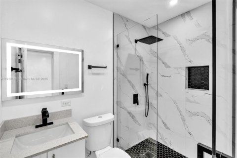 Villa ou maison à vendre à Miami, Floride: 4 chambres, 142.14 m2 № 2082345 - photo 15