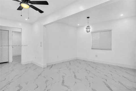 Villa ou maison à vendre à Miami, Floride: 4 chambres, 142.14 m2 № 2082345 - photo 20