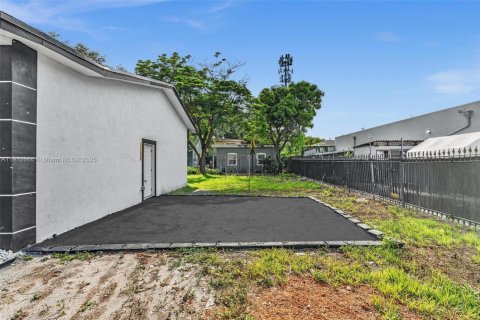 Villa ou maison à vendre à Miami, Floride: 4 chambres, 142.14 m2 № 2082345 - photo 10