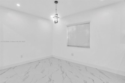 Villa ou maison à vendre à Miami, Floride: 4 chambres, 142.14 m2 № 2082345 - photo 23