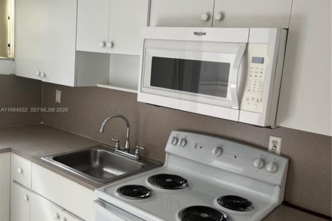 Снять в аренду кондоминиум в Майами, Флорида 2 спальни, 80.64м2, № 2060511 - фото 8