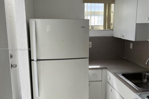 Снять в аренду кондоминиум в Майами, Флорида 2 спальни, 80.64м2, № 2060511 - фото 9