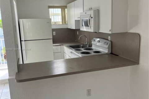 Снять в аренду кондоминиум в Майами, Флорида 2 спальни, 80.64м2, № 2060511 - фото 6