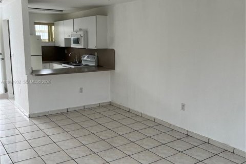 Снять в аренду кондоминиум в Майами, Флорида 2 спальни, 80.64м2, № 2060511 - фото 7