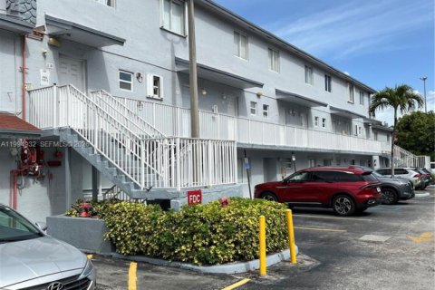 Снять в аренду кондоминиум в Майами, Флорида 2 спальни, 80.64м2, № 2060511 - фото 3