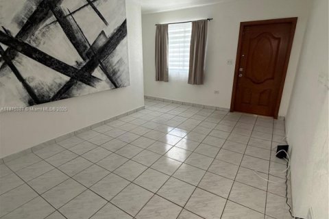 Villa ou maison à louer à Miami, Floride: 2 chambres, 120.68 m2 № 1925507 - photo 10