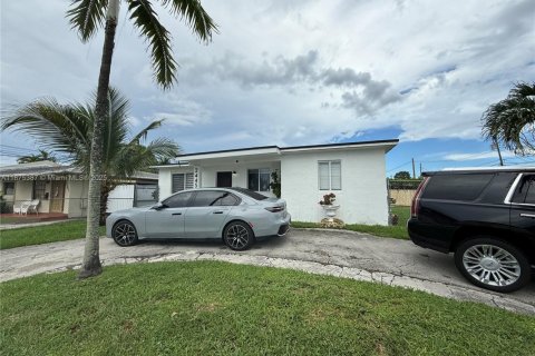 Villa ou maison à louer à Miami, Floride: 2 chambres, 120.68 m2 № 1925507 - photo 5