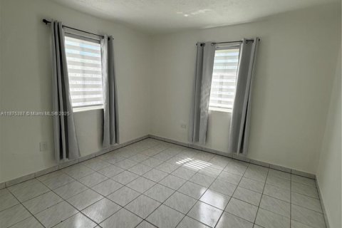 Villa ou maison à louer à Miami, Floride: 2 chambres, 120.68 m2 № 1925507 - photo 17