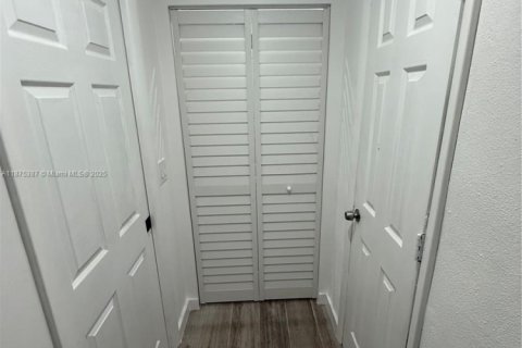 Villa ou maison à louer à Miami, Floride: 2 chambres, 120.68 m2 № 1925507 - photo 14