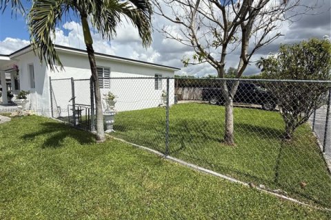 Villa ou maison à louer à Miami, Floride: 2 chambres, 120.68 m2 № 1925507 - photo 8