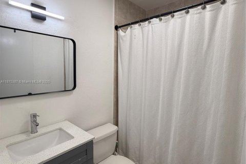 Villa ou maison à louer à Miami, Floride: 2 chambres, 120.68 m2 № 1925507 - photo 19