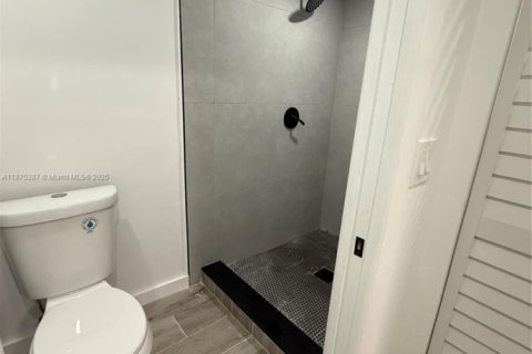 Villa ou maison à louer à Miami, Floride: 2 chambres, 120.68 m2 № 1925507 - photo 16