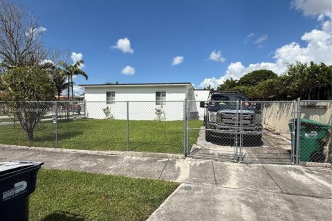 Villa ou maison à louer à Miami, Floride: 2 chambres, 120.68 m2 № 1925507 - photo 9