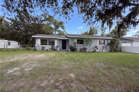 House in Tampa, Florida 4 bedrooms, 133.97 sq.m. № 2302121