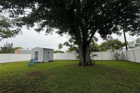 House in Saint Petersburg, Florida 3 bedrooms, 113.99 sq.m. № 1590461 - photo 19