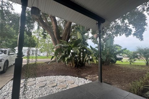 House in Saint Petersburg, Florida 3 bedrooms, 113.99 sq.m. № 1590461 - photo 22