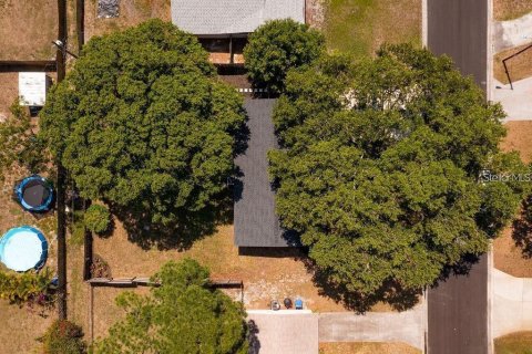 House in Saint Petersburg, Florida 3 bedrooms, 113.99 sq.m. № 1590461 - photo 4