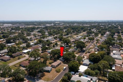 House in Saint Petersburg, Florida 3 bedrooms, 113.99 sq.m. № 1590461 - photo 3