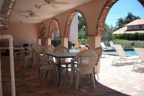 Condominio en venta en Hallandale Beach, Florida, 1 dormitorio, 65.03 m2 № 2030604 - foto 30