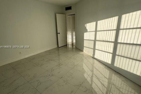 Condominio en venta en Hallandale Beach, Florida, 1 dormitorio, 65.03 m2 № 2030604 - foto 20