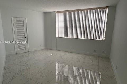 Condominio en venta en Hallandale Beach, Florida, 1 dormitorio, 65.03 m2 № 2030604 - foto 18