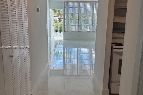 Condominio en venta en Hallandale Beach, Florida, 1 dormitorio, 65.03 m2 № 2030604 - foto 10