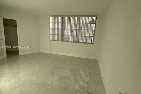 Condominio en venta en Hallandale Beach, Florida, 1 dormitorio, 65.03 m2 № 2030604 - foto 21