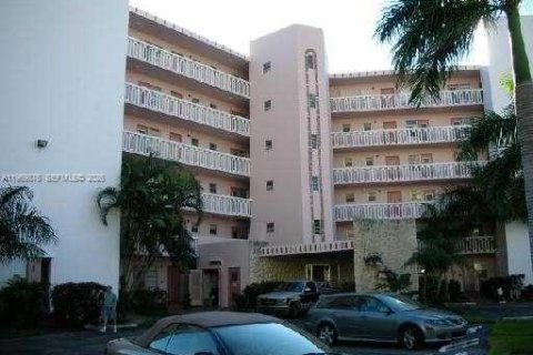 Condominio en Hallandale Beach, Florida, 1 dormitorio  № 2030604