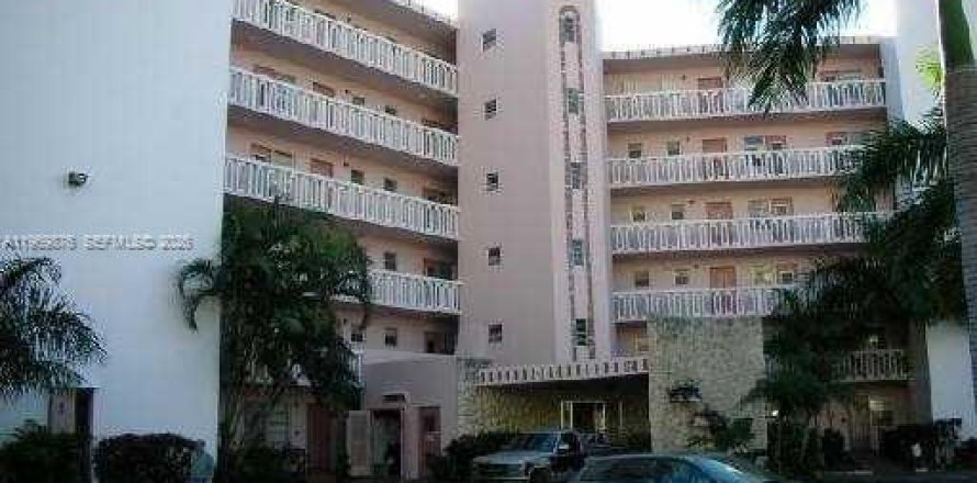 Condominio en Hallandale Beach, Florida, 1 dormitorio № 2030604