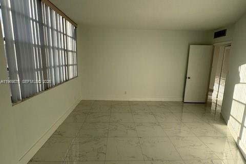 Condominio en venta en Hallandale Beach, Florida, 1 dormitorio, 65.03 m2 № 2030604 - foto 19