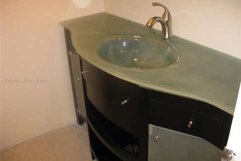 Condominio en venta en Hallandale Beach, Florida, 1 dormitorio, 65.03 m2 № 2030604 - foto 3