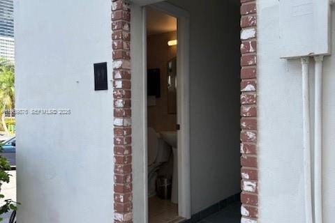 Condominio en venta en Hallandale Beach, Florida, 1 dormitorio, 65.03 m2 № 2030604 - foto 26