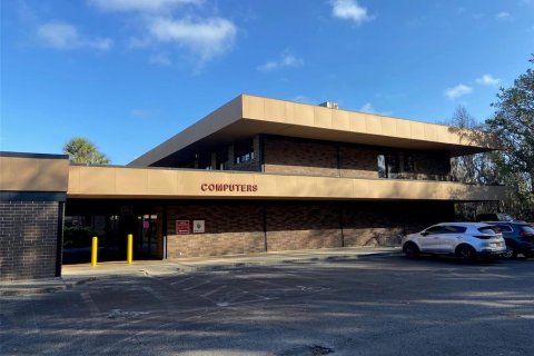 Propiedad comercial en alquiler en Gainesville, Florida, 50.17 m2 № 1435895 - foto 1