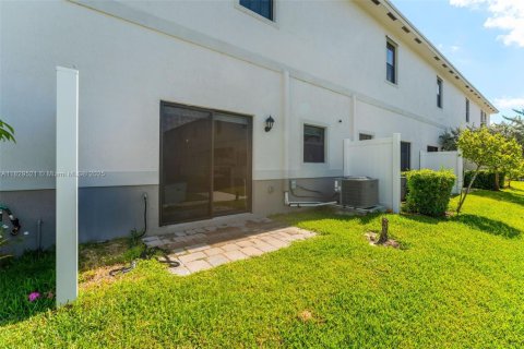 Townhouse in Florida City, Florida 3 bedrooms, 136.19 sq.m. № 1802768 - photo 20