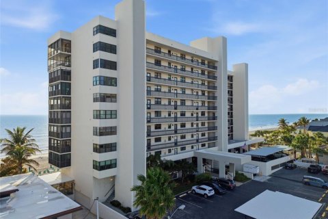 Condo in Madeira Beach, Florida, 2 bedrooms № 2095514 - photo 2