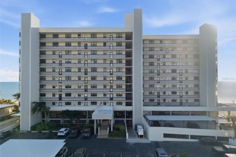 Condo in Madeira Beach, Florida, 2 bedrooms № 2095514 - photo 3