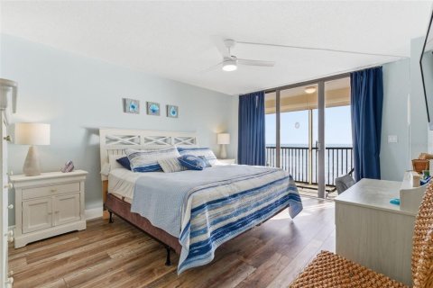 Condo in Madeira Beach, Florida, 2 bedrooms № 2095514 - photo 24