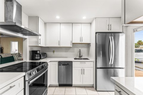 Condo in Lighthouse Point, Florida, 2 bedrooms  № 2146282 - photo 29