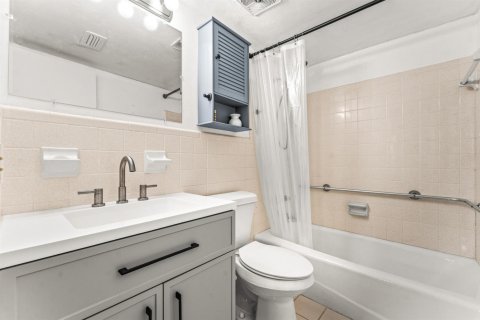 Condo in Lighthouse Point, Florida, 2 bedrooms  № 2146282 - photo 17